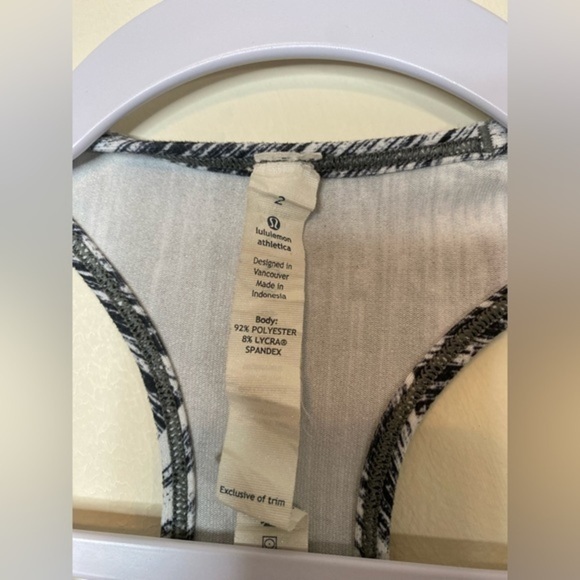 Lululemon Size 2 Racerback Heat Wave White Black Tank Top. - Picture 2 of 3